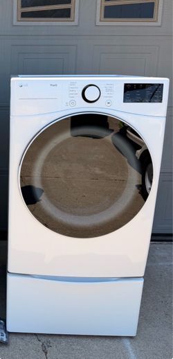 Gas dryer with pedestal