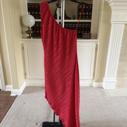 Kirious Los Angeles One Shoulder Neckline Dress