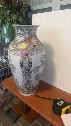Chinese hand painted vase