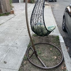 Free hanging chair For kids. Can’t Hold Full Size Adults. Includes A Weight.