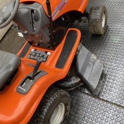 Husqvarna 42 Inch Riding Mower Great Condition Hardly Used 