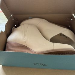 TOMS - Marta Beige Leather (size 7.5)