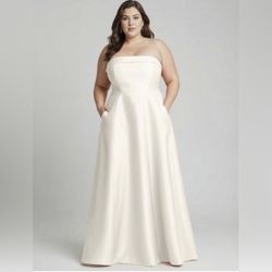 STRAPLESS BIAS CUFF BODICE SATIN GOWN WITH POCKETS IN IVORY