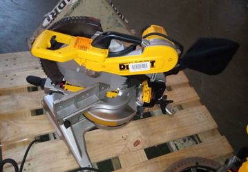 Dewalt Compound double bevel miter saw