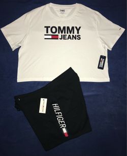 WOMENS TOMMY HILFIGER CROPPED TEE & SHORTS. (Retail $80 make a offer)