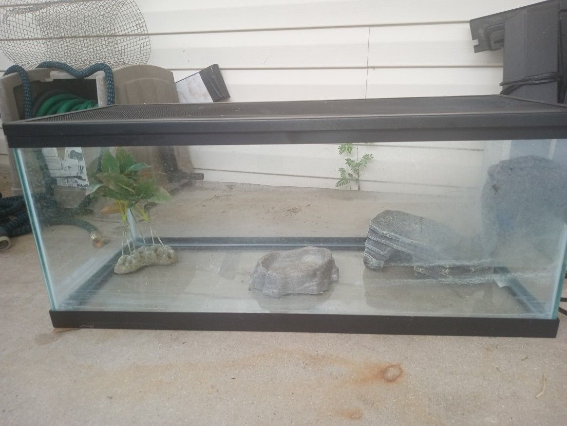 25 Gallon Turtle Fish Tank