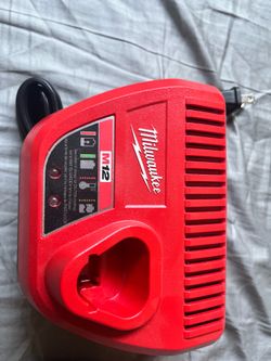 M12 Charger 2x M12 Batteries