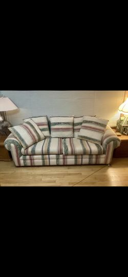 Very Nice Couch Pick Up Mequon Area Or Can Deliver For $30 Fee Milwaukee Mequon Area