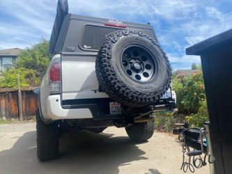 Dortcom trail swing tire carrier. Great condition