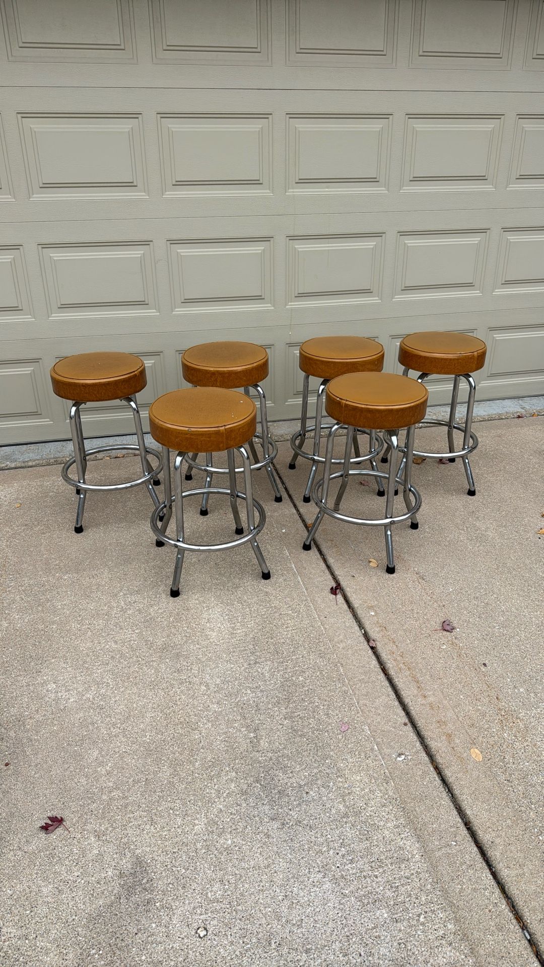 Chairs / Stools 