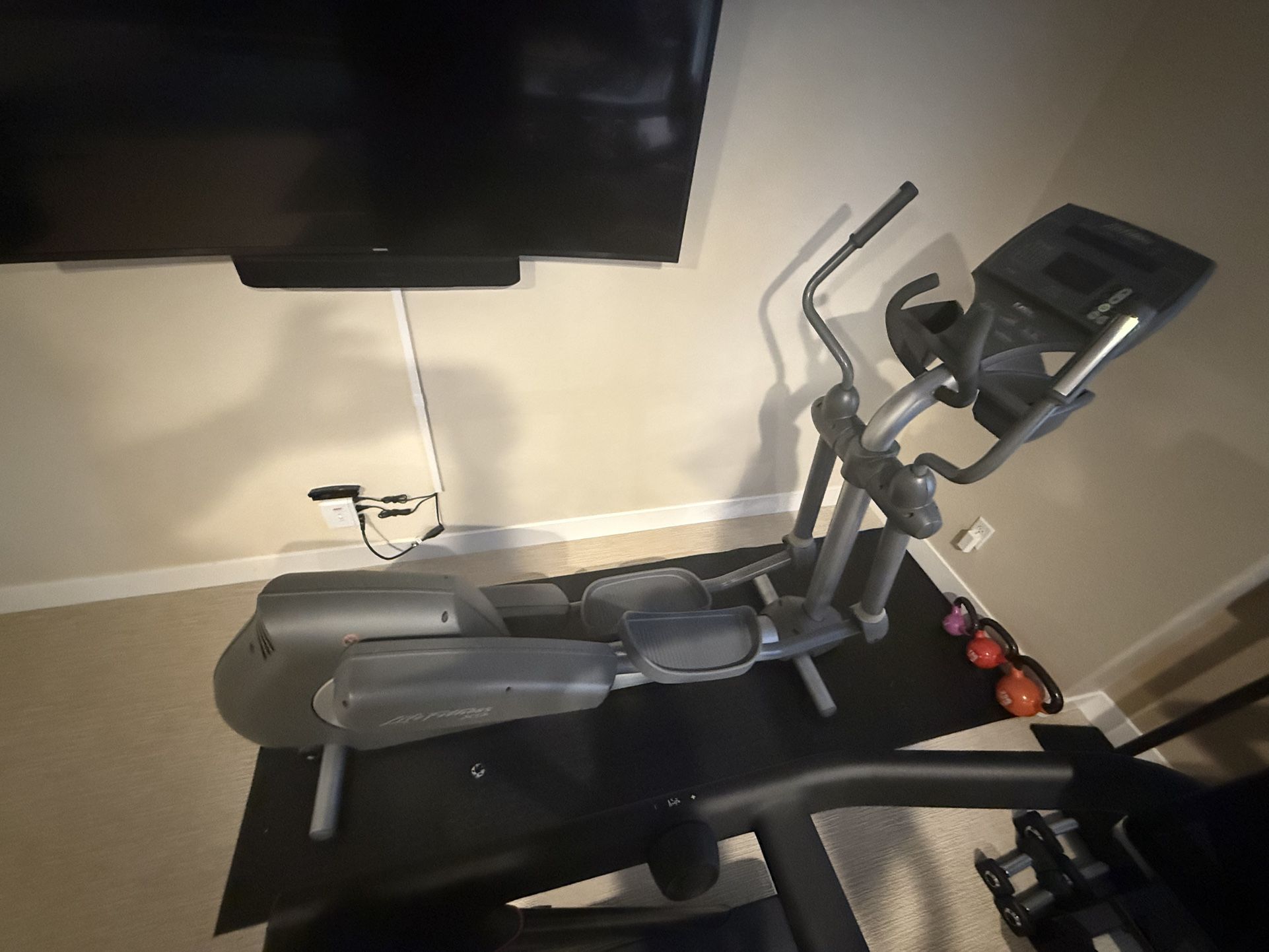 Life Fitness Elliptical Cross-Trainer – Gym-Quality Equipment