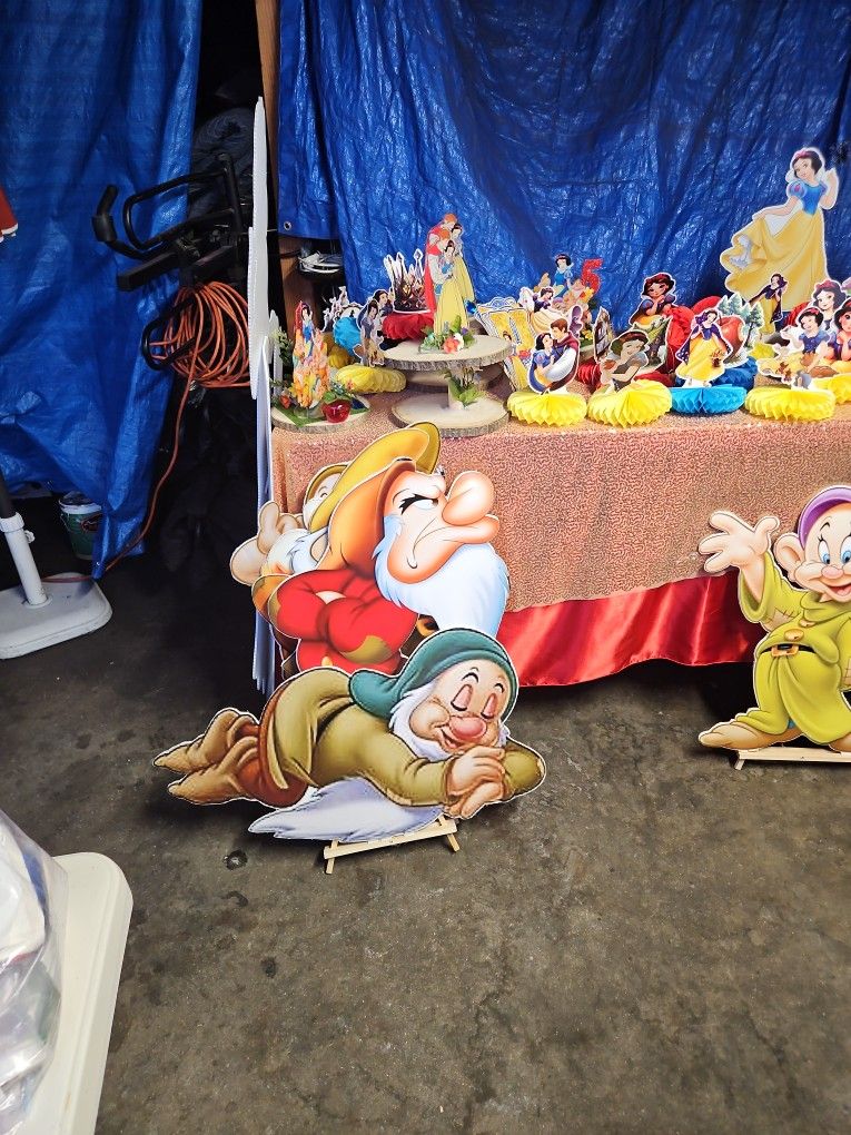 Snow White Decorations