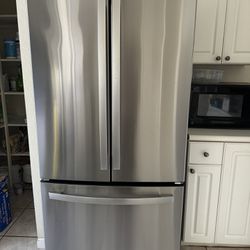 GE Refrigerator  17.6 Cubic Ft French Doors With Icemaker