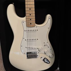 White Fender Stratocaster Guitar w Case