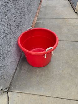 Plastic container