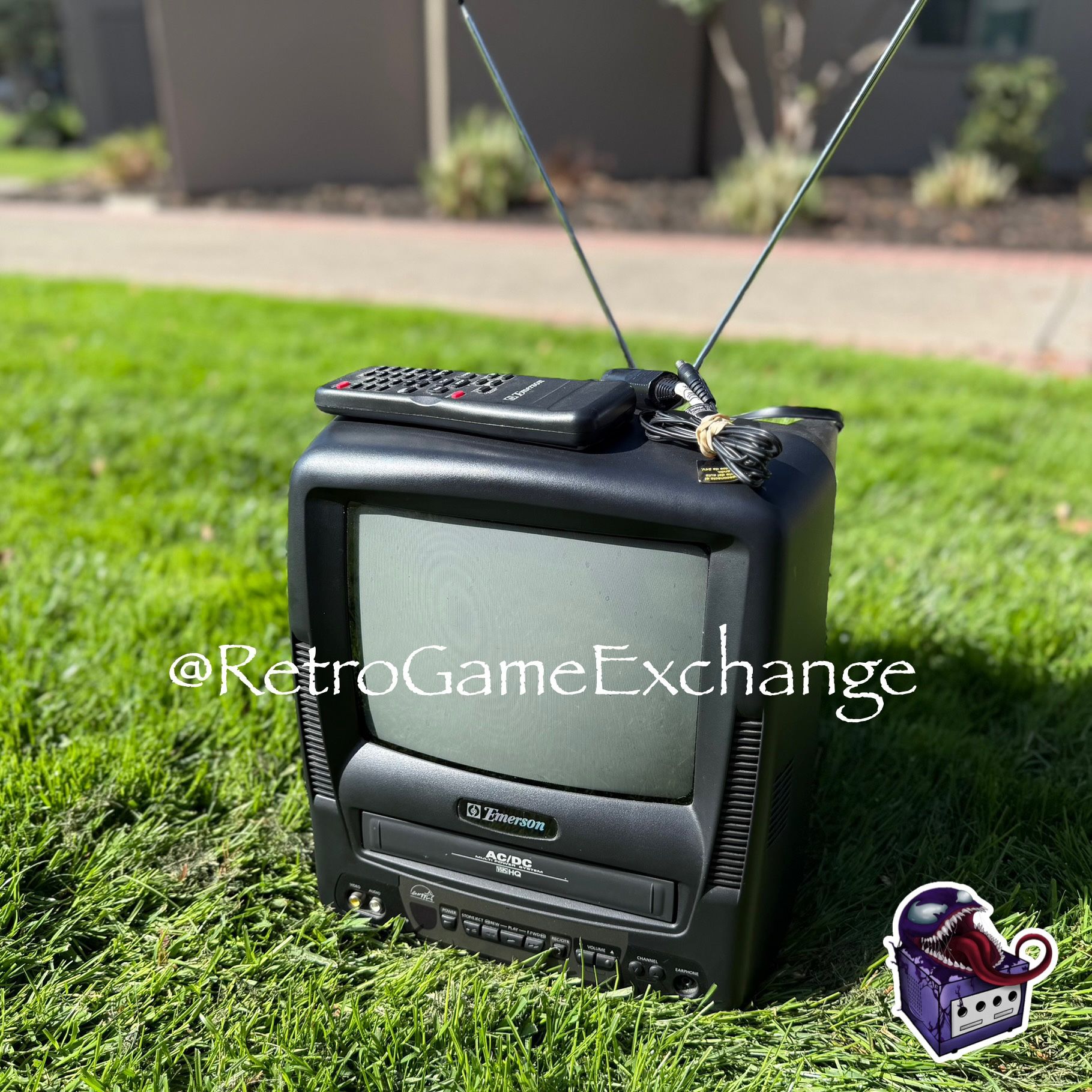 Emerson 9” CRT VHS AC/DC TV (MINI)