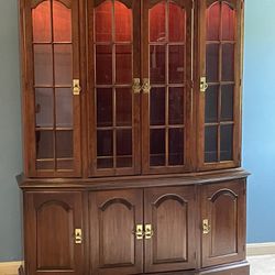 China Cabinet With Hutch