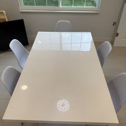 Dining Table And 6 Chairs 