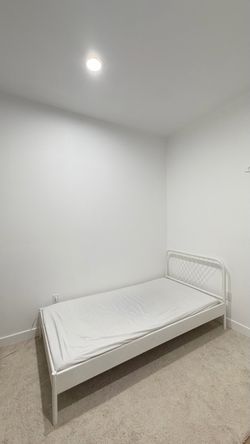 Twin bed frame + free mattress
