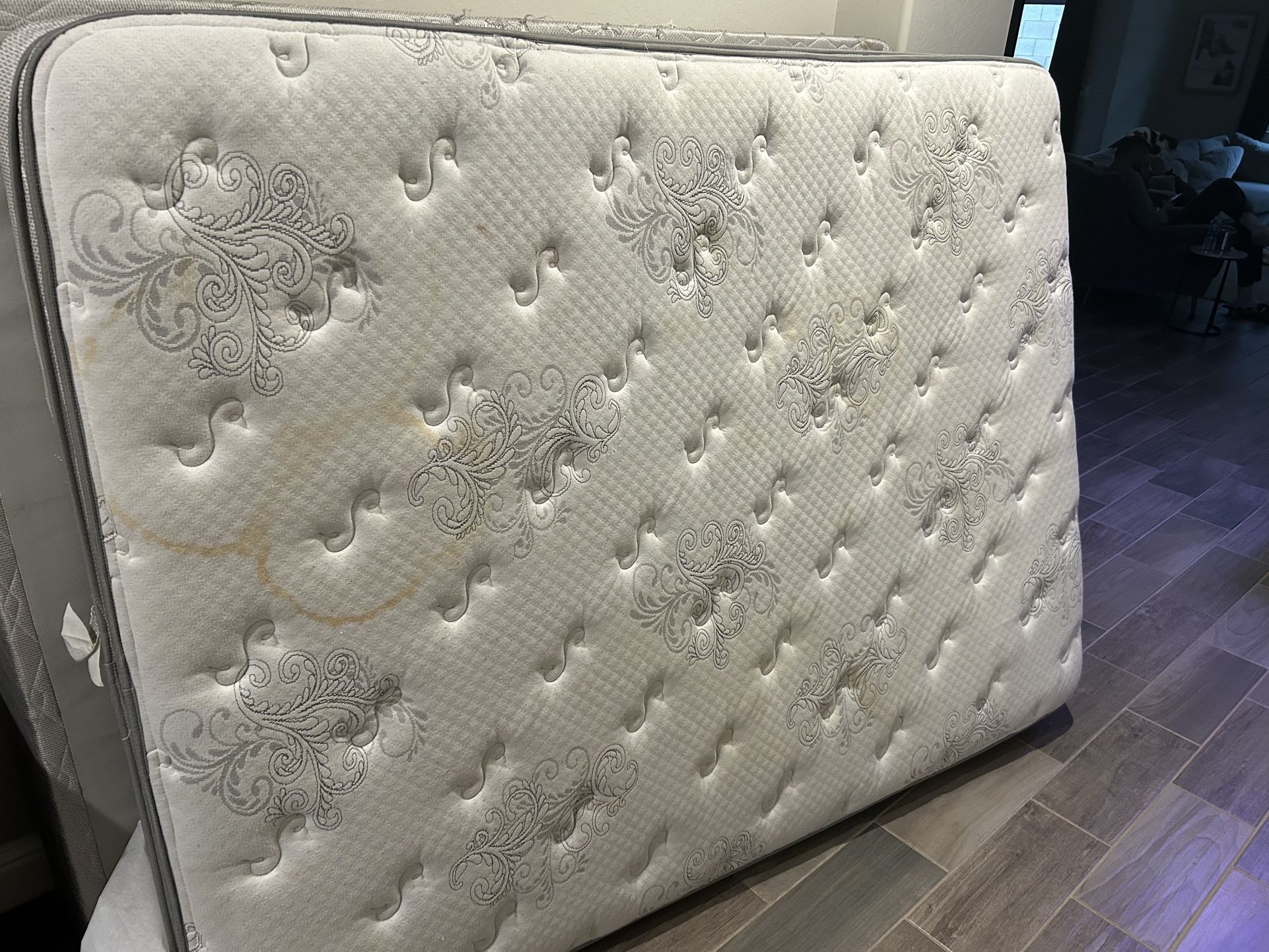 Free Queen Size Mattress And Box Spring