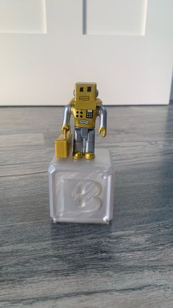 Roblox Gold Mr Robot Figure & Accessories Complete (No Code)