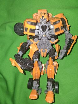Leader Class Bumblebee figure