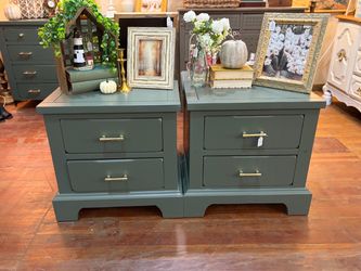 Green dresser 2 nightstands