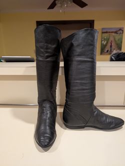 BLACK LEATHER BOOTS   NEW  8.5