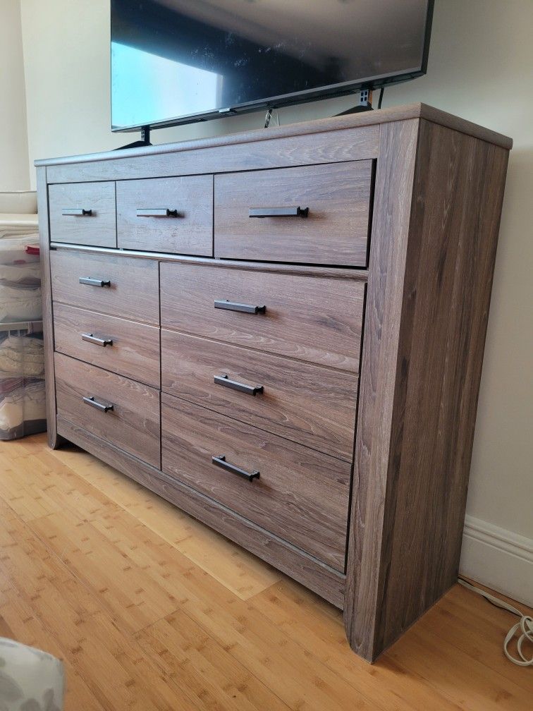 7 Drawer Dresser 