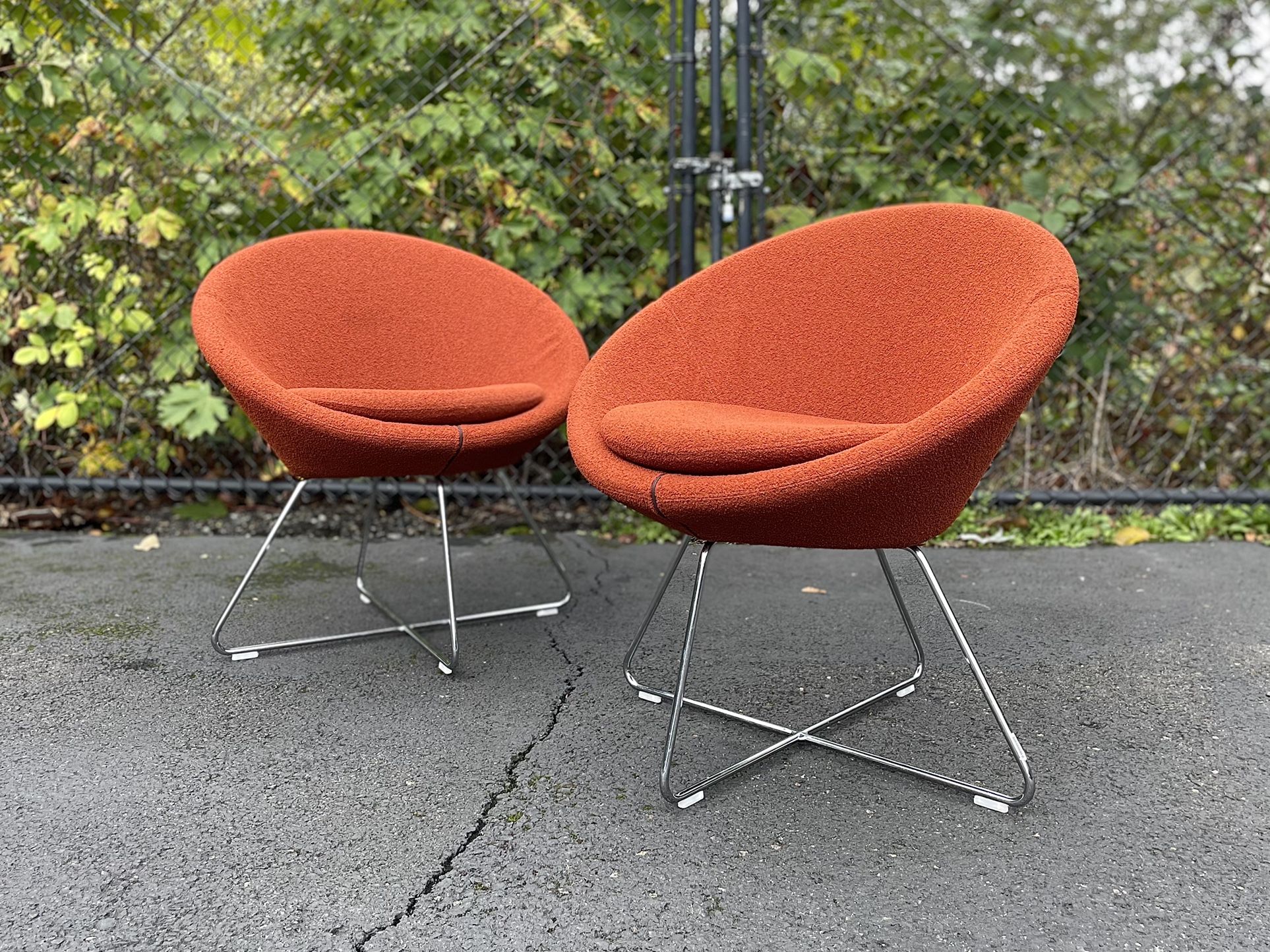 Contemporary Modernist Allermuir Pair of Conic Lounge Accent chairs