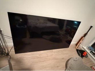 70” Vizio Tv w/ Remote