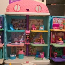 Gabby Dollhouse And Accessories 