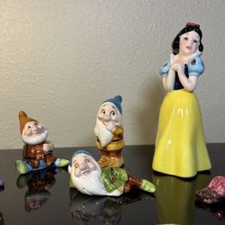 Snow White With The Dwarfs