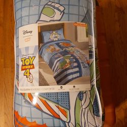 New Disney Toy Story 4 full/queen size reversible comforter for boy kids