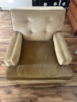 Light brown lounge chair