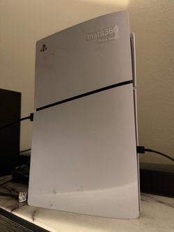 Ps5 digital w 2 controllers and headset