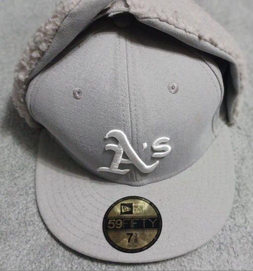 Oakland Athletics Size 7 3/8 Fitted Hat Cap Winter Flap Wool Hat New Henderson Fingers
