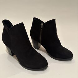 Women’s Booties (size 7)