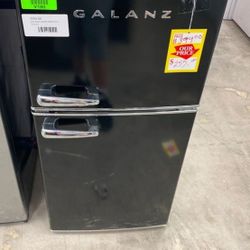 GALANZ GLR40TBKER mini Fridge O 