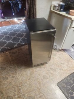 Edgestar MINI FRIDGE/COOLER