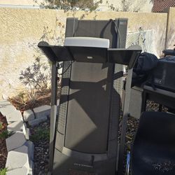 WESLO CADENCE R 5.2 TREADMILL 