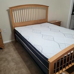 NEW Queen-Size PILLOW TOP MATTRESS and BOX SPRING. Bed frame not included 👍