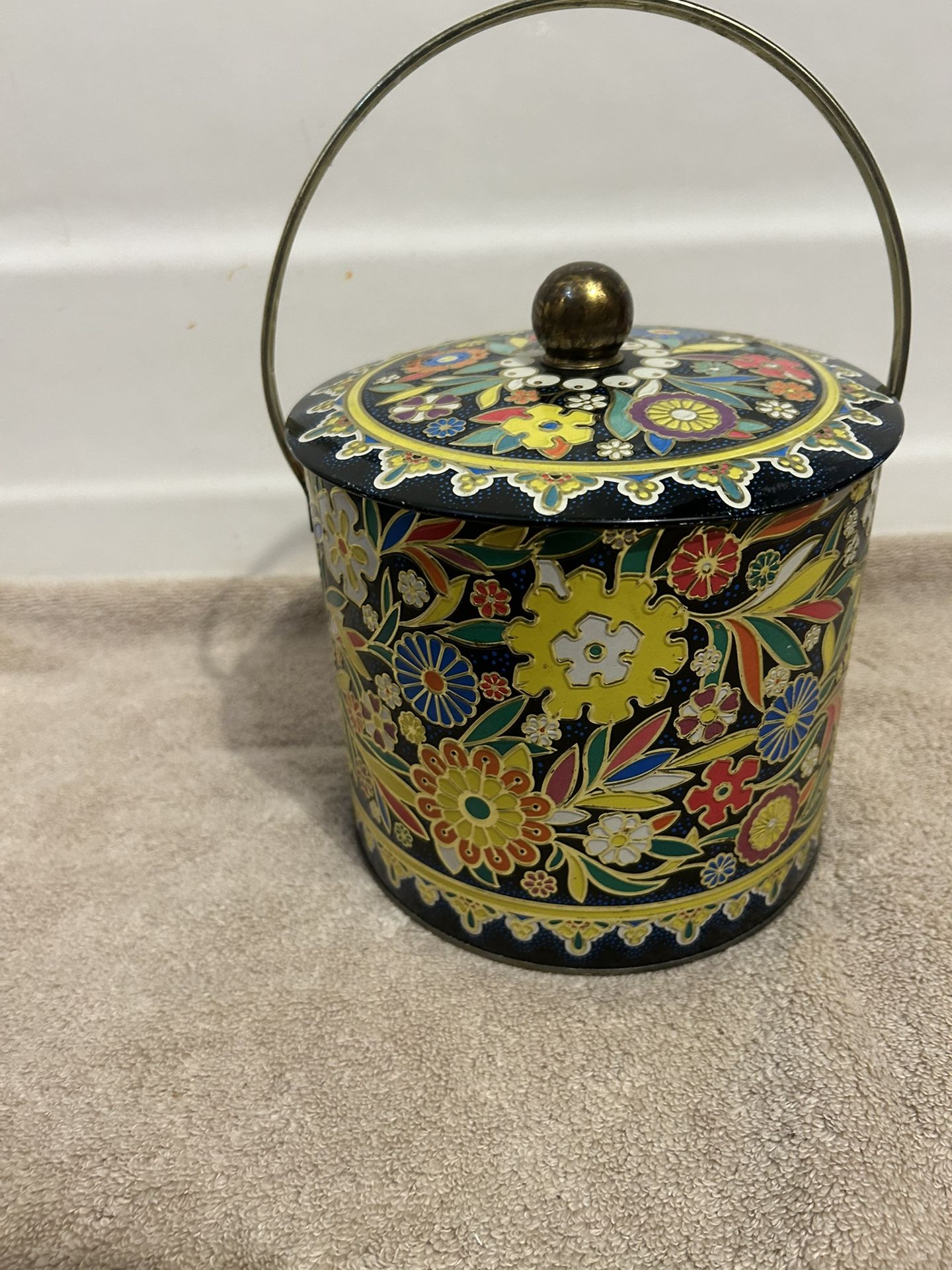 Vintage Dahner England Cookie Tin With Handle, Floral Textured Measures 6 1/2” (W), 5 1/2” (H)