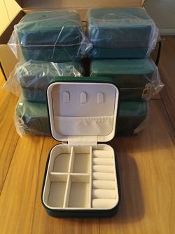 New. 7 pcs Jewelry Travel Case. Dark Green.