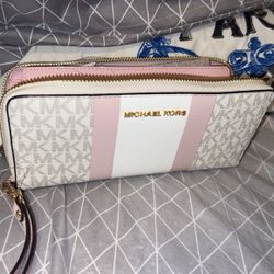 Michael kors Wristlet 