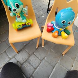 2 lil Kids Style School Chairs