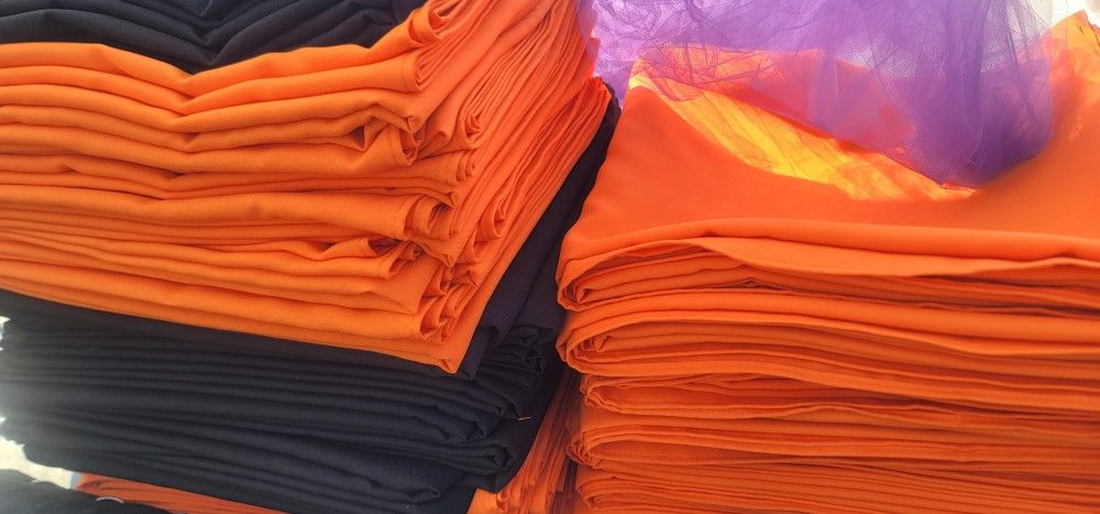 Manteles Rectangulares Anaranjados Y Negros 