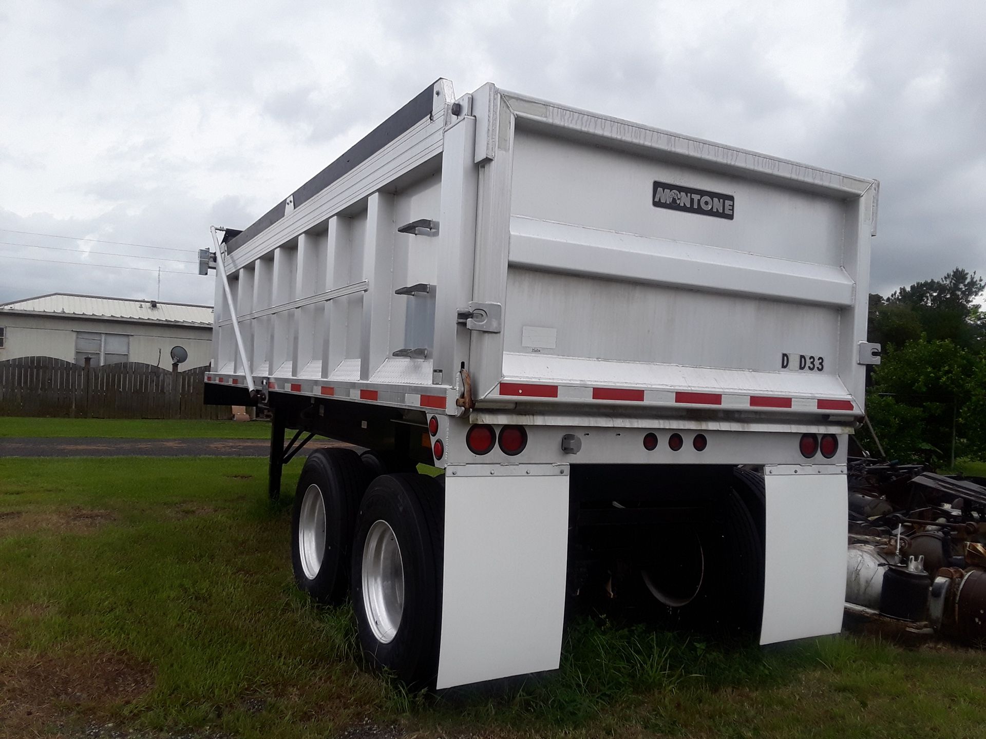 2007 end dump trailer like new!