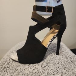 Black And Olive Green Heels