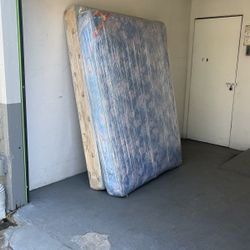 Full size spring mattress and Box frame